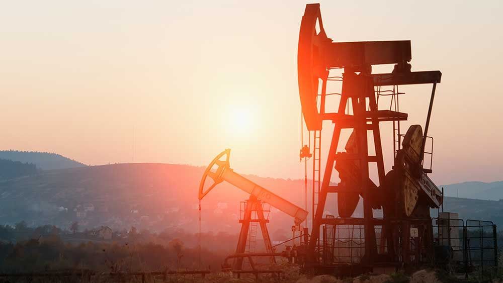 Analisis Minyak Naik Lagi, Risiko Gangguan Pasokan AS Masih Membayangi - Data Pasar 2026-01-28