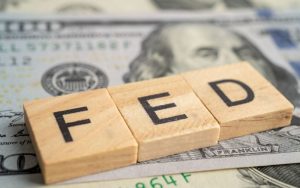 Pasar Tunggu Risalah Fed, Dolar Mendominasi Mata Uang Global