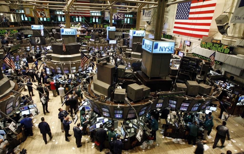 Analisis Wall Street Terkoreksi, Saham Chip Jadi Beban Utama - Data Pasar 2026-07-01